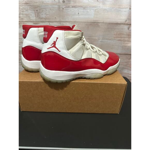 Men’s JORDAN 11 CHERRY 10.5 - Picture 4 of 11